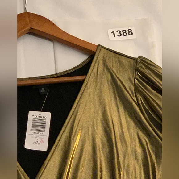 3X-TORRID Women’s Liquid Gold Shine Surplice Split Sleeve Peplum Top Sz 3X… - Picture 12 of 12